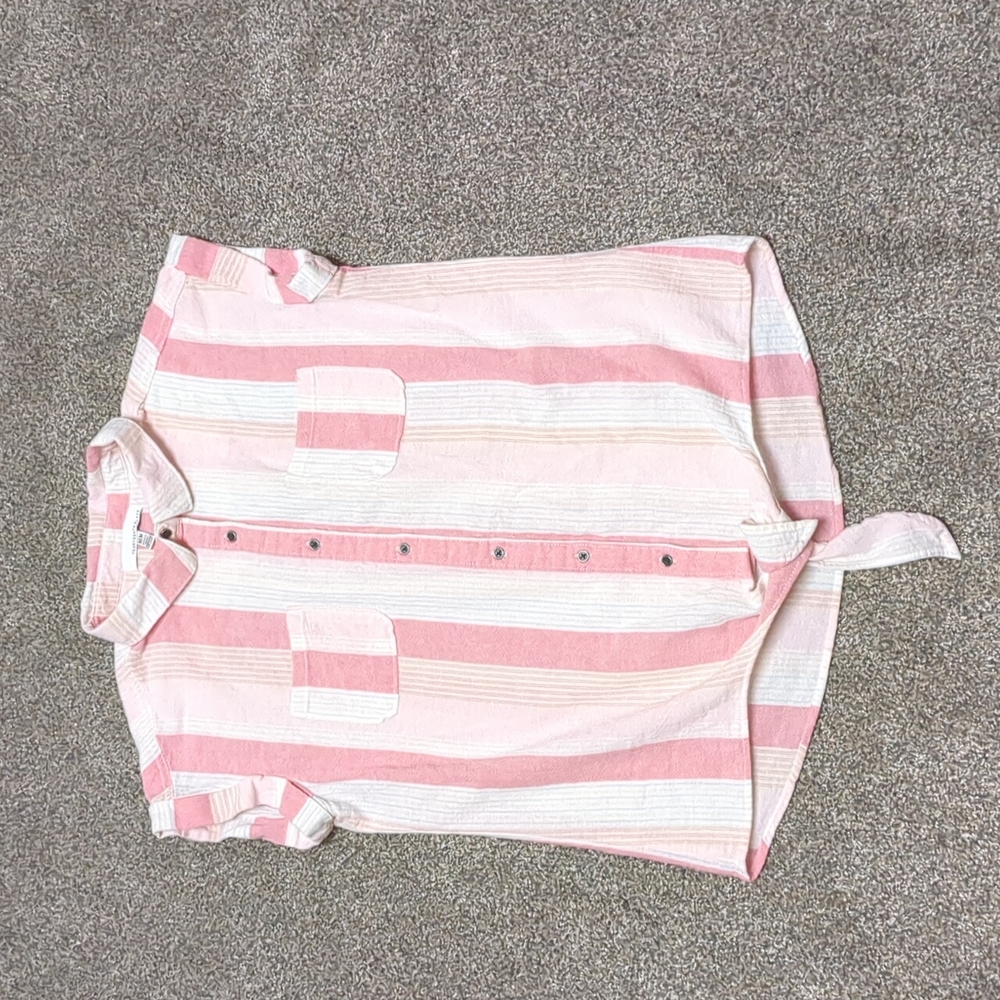 Women's short sleeve, button down top with tie knot.